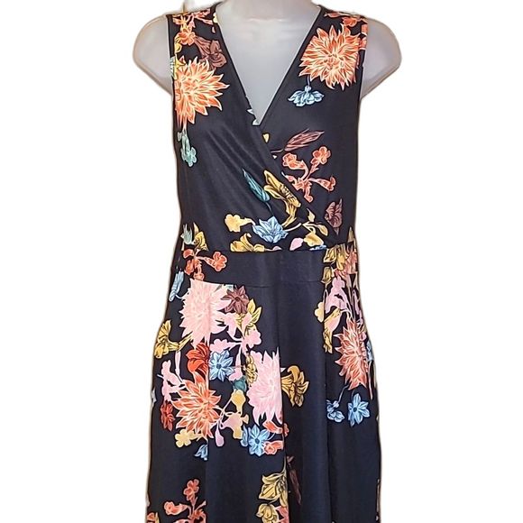 Guberry A-Line Wrap Dress Knee Length V-Neck Floral Sleeveless Tropical Pastel - Picture 3 of 17